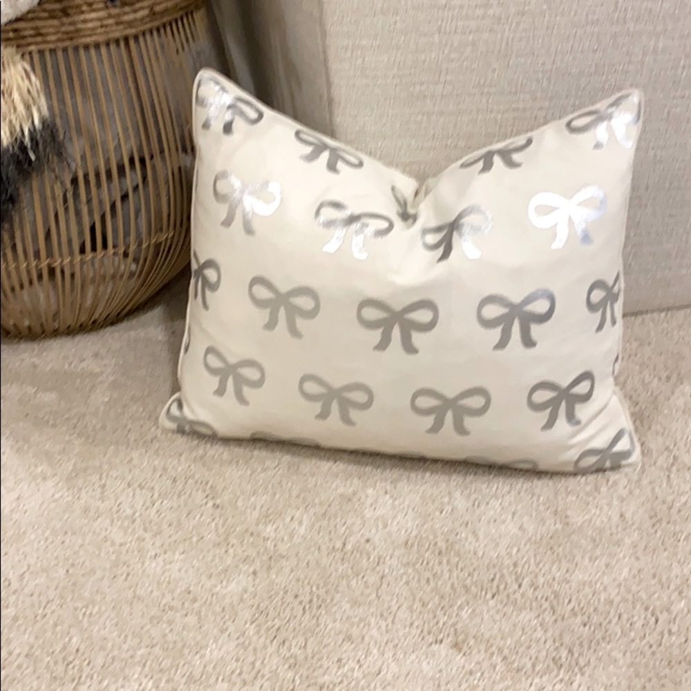16 x 12 white pillow with silver bows